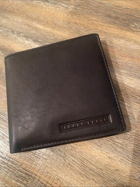 Perry Ellis Black Leather Bi-Fold Wallet